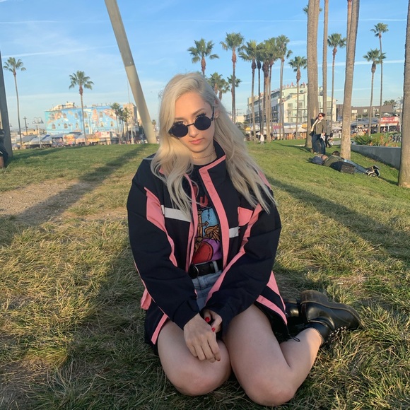 Meet your Posher, Michelle - Picture 2 of 2